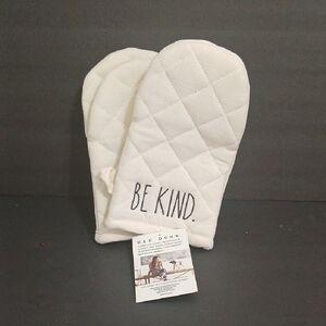 Rae Dunn White Lt. Beige BE KIND Quilted Oven Mini Mitts 5" X 8" New